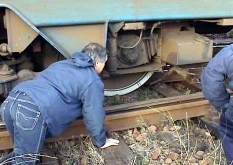 Trenul privat Oradea-Holod a sărit de pe linie lângă Ciumeghiu